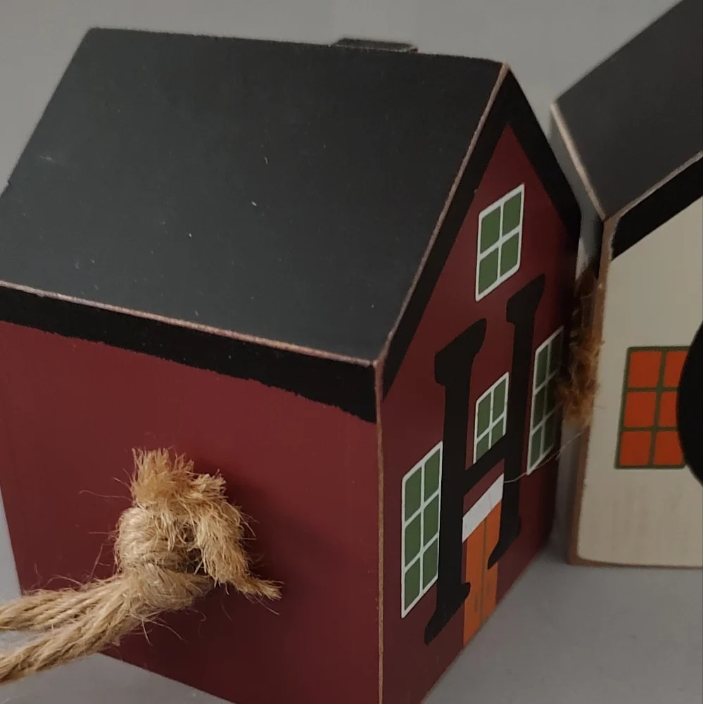 Harvest House Decor 4 Wooden Block Homes rope together Good Condition